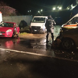 Imperia: scontro tra due auto in via Airenti, ferite due donne (foto e video)