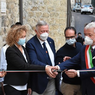 Ventimiglia, riparte l'anno scolastico anche alla 'Cavour'. Scullino: "Grande investimento per la sicurezza. Restituita al centro storico la vitalità dei giovani" (Foto e video)