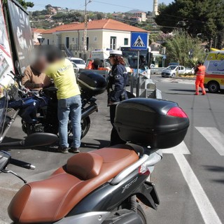 Sanremo: scontro tra ciclomotori sulla rotonda in valle Armea, due uomini feriti lievemente