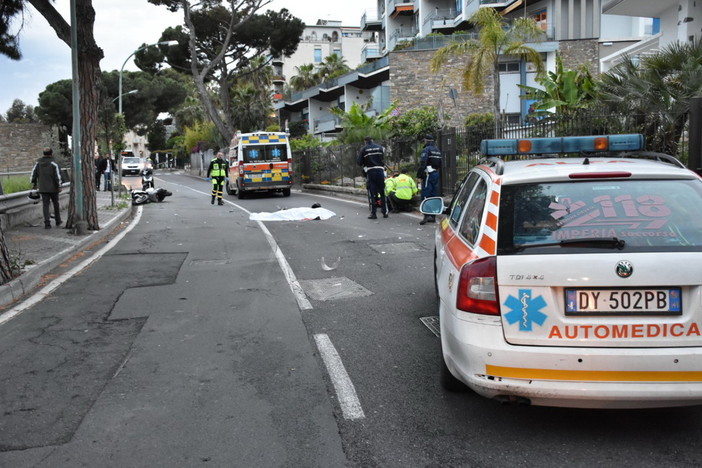 Sanremo: incidente mortale in via Padre Semeria, centauro perde il controllo dello scooter e cade rovinosamente sull'asfalto Sanremo: incidente mortale in via Padre Semeria, centauro perde il controllo dello scooter e cade rovinosamente sull'asfalto