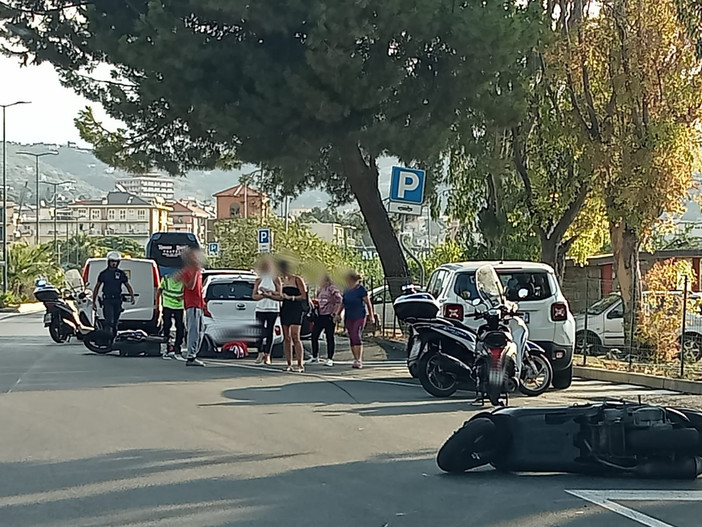 Imperia: incidente sul lungomare Vespucci, quattro mezzi coinvolti Imperia: incidente sul lungomare Vespucci, quattro mezzi coinvolti