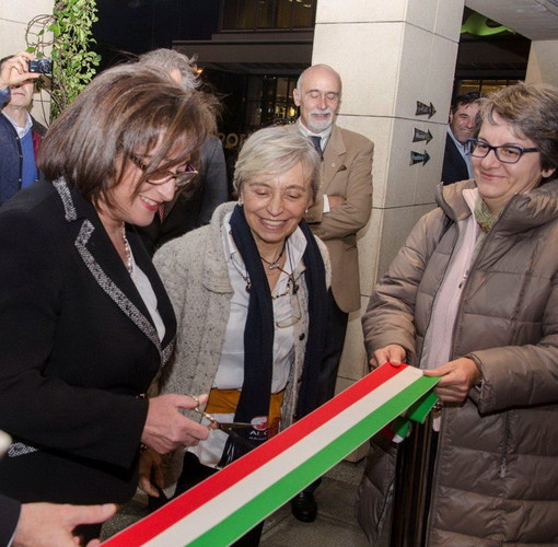 Inaugurata alla Fratelli Carli di Imperia la mostra fotografica 'La Bellezza della Solidarietà' Inaugurata alla Fratelli Carli di Imperia la mostra fotografica 'La Bellezza della Solidarietà'