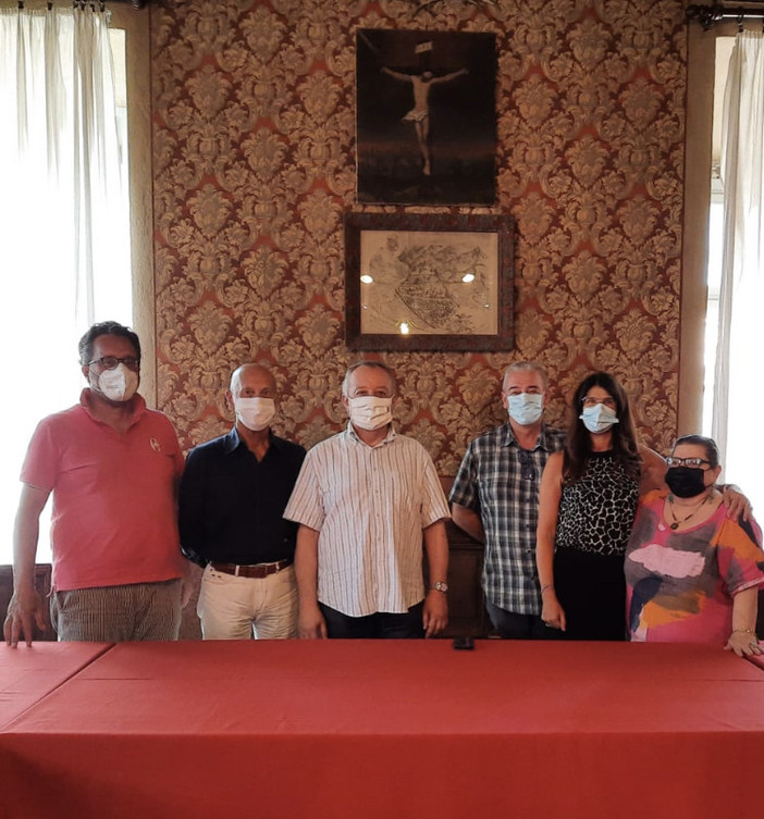 Delegazioni di Confesercenti Cuneo e Imperia si incontrano per consolidare l'intesa tra le due province Delegazioni di Confesercenti Cuneo e Imperia si incontrano per consolidare l'intesa tra le due province