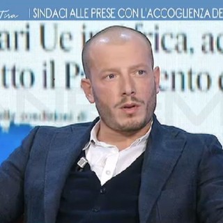 Ventimiglia: migranti, il Sindaco Ioculano in diretta su La7 a ‘L’aria che tira’ invita Vauro a passare una settimana in città “Non ha idea del contesto in cui operiamo”