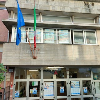 Lancio di fumogeni al Ruffini di Imperia, gli studenti destinati ai lavori socialmente utili