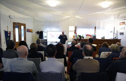 Sanremo: successo per l’incontro allo Yatch Club sul problema delle plastiche in mare (foto) Sanremo: successo per l’incontro allo Yatch Club sul problema delle plastiche in mare (foto)