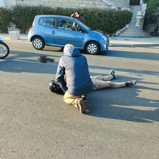 Imperia, incidente in viale Matteotti: il ferito attende 40 minuti l'arrivo dei soccorsi (foto)