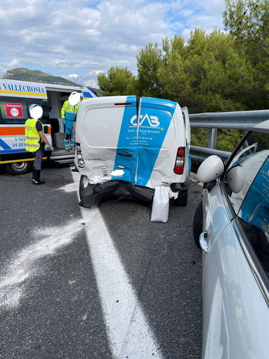 Ventimiglia, incidente sull’A10: tre feriti e quattro i mezzi coinvolti (foto)
