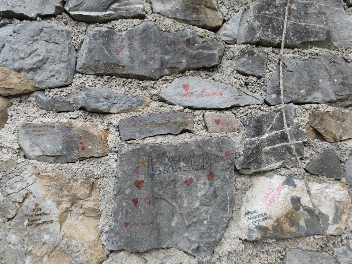Isolabona, tragedia sulla SP64: indagati il conducente dell’auto e il proprietario del muro da cui sporgevano i ferri