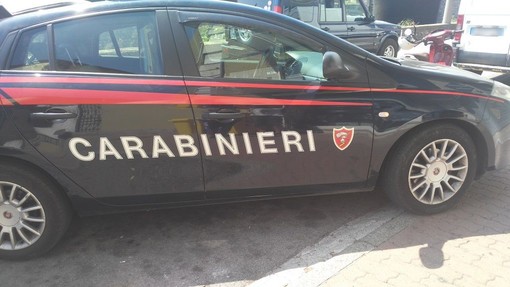 Imperia: bambina di 7 anni investita in via Airenti, sul posto i Carabinieri (foto) Imperia: bambina di 7 anni investita in via Airenti, sul posto i Carabinieri (foto)
