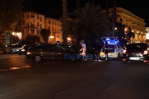 Sanremo. incidente nei pressi dello zampillo, conducente di uno scooter portato in ospedale