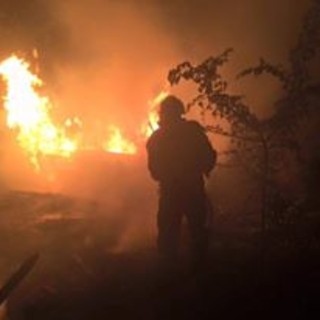Villa Faraldi: incendio boschivo in serata. Fiamme domate da Protezione Civile e Corpo Forestale dello Stato Villa Faraldi: incendio boschivo in serata. Fiamme domate da Protezione Civile e Corpo Forestale dello Stato