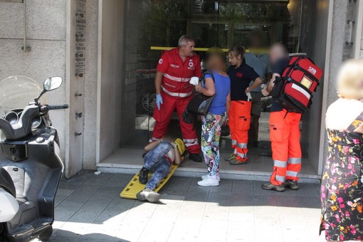 Sanremo: si sdraia in mezzo alla strada in corso Orazio Raimondo e viene investito, 45enne portato in gravi condizioni in Ospedale