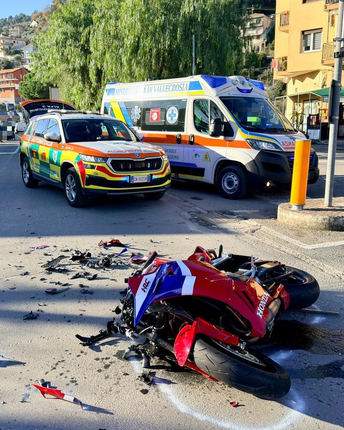 Incidente a Camporosso, scontro moto-auto: un ferito (Foto)