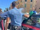 Sanremo: dà in escandescenze e inizia a buttare a terra i motorini, intervengono forze dell'ordine Sanremo: dà in escandescenze e inizia a buttare a terra i motorini, intervengono forze dell'ordine