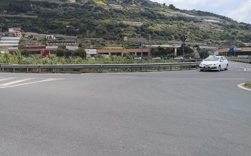 Chiusura della rampa sull'Aurelia per la ciclabile, traffico in tilt tra Santo Stefano e Arma: automobilisti furiosi