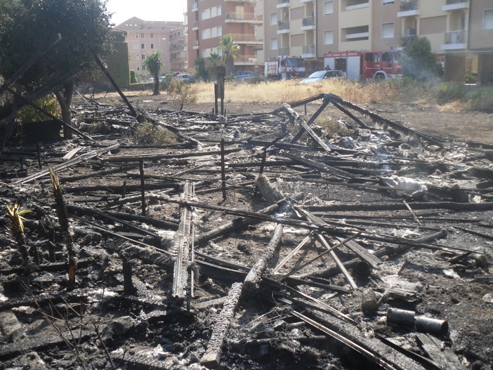 Ventimiglia: rogo distrugge serra abbandonata, un gioco finito male