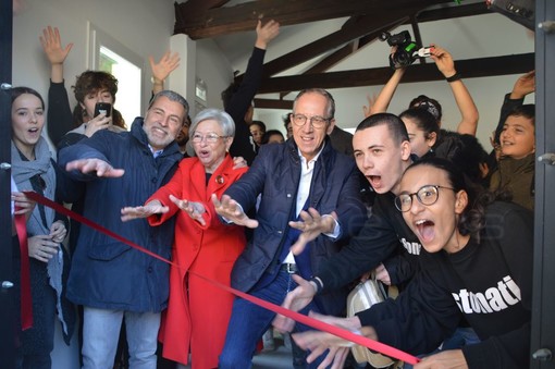 Sanremo: inaugurata la sede di Radio Immaginaria nel quartiere San Martino in una palazzina che ospiterà altri spazi dedicati alle politiche giovanili (Foto e Video)