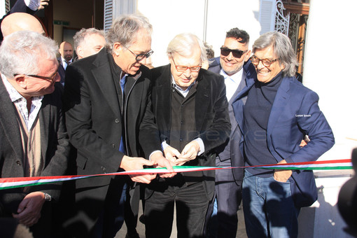 Festival di Sanremo 2023, il 'capriccio' di Sgarbi: "Portare sul palco dell'Ariston il Premio Paganini Gibboni" (Video) Festival di Sanremo 2023, il 'capriccio' di Sgarbi: "Portare sul palco dell'Ariston il Premio Paganini Gibboni" (Video)