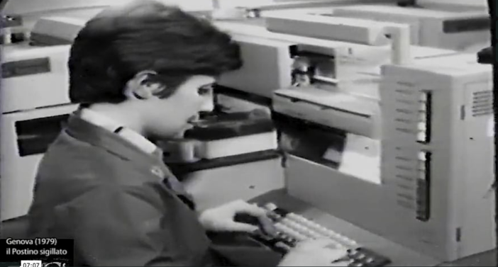 Tra storia e ricordi è dedicato a: "Genova: il postino sigillato" del 1979 di Roberto Pecchinino