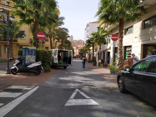 Da Porto a Oneglia, viaggio per le vie di Imperia silenziosa nei giorni del coronavirus (Foto e Video) Da Porto a Oneglia, viaggio per le vie di Imperia silenziosa nei giorni del coronavirus (Foto e Video)