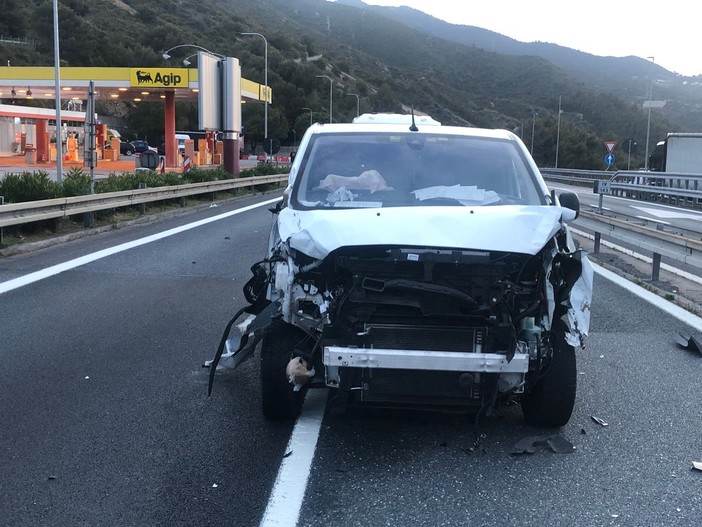 Incidente di oggi sulla A10: Di Muro "I migranti morti sono sulla coscienza del Ministro Lamorgese" Incidente di oggi sulla A10: Di Muro "I migranti morti sono sulla coscienza del Ministro Lamorgese"
