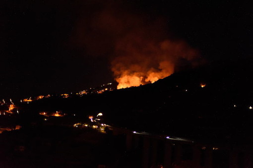 Sanremo: le foto di Tonino Bonomo dell'incendio divampato ieri a Coldirodi Sanremo: le foto di Tonino Bonomo dell'incendio divampato ieri a Coldirodi