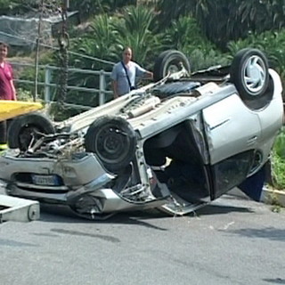 Riva Ligure: 72enne fuoristrada rimane appesa per la cintura