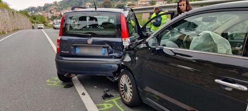 Sanremo, incidente all'uscita dell'Aurelia Bis in zona Borgo: due le auto coinvolte (foto) Sanremo, incidente all'uscita dell'Aurelia Bis in zona Borgo: due le auto coinvolte (foto)