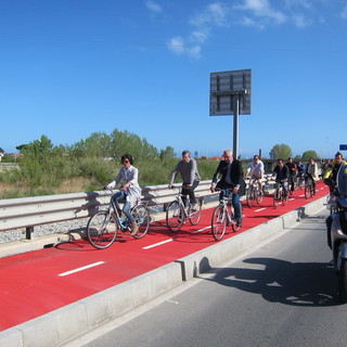 Taggia: dopo il periodo sperimentale di 3 anni, è da oggi permanente la pista ciclabile sul lungo Argentina