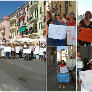Anche a Imperia l'iniziativa "Io sto con i migranti". "No alle politiche del governo, staremo sempre con gli ultimi" (Foto e Video)