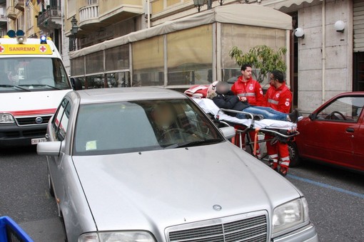 Sanremo: incidente in via XX Settembre, 19enne in scooter lievemente ferita
