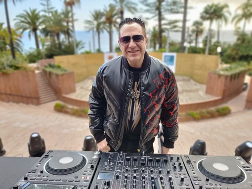 Joe T Vannelli accende l’Aperol Party di Casa Vessicchio: Sanremo continua a ballare dopo il Festival