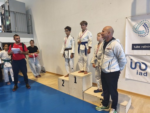 Aron Lorenzo Lanzafame sul secondo gradino del podio Aron Lorenzo Lanzafame sul secondo gradino del podio