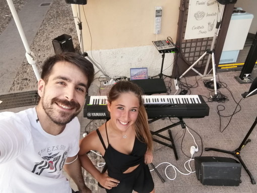 Riva Ligure: questa sera in piazza Matteotti, concerto del duo KikiRiki Riva Ligure: questa sera in piazza Matteotti, concerto del duo KikiRiki