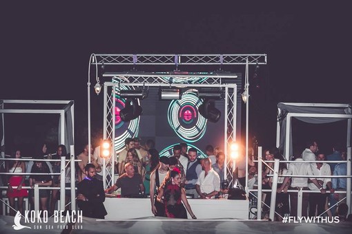 Special live show degli Android Brothers e la musica del duo Reviglio – Mad Fiftyone: al Koko Beach di Imperia un altro sabato di puro spettacolo