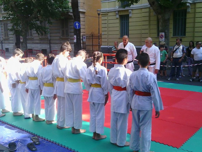 Arti Marziali: atleti ventimigliesi 'invitati' a non partecipare ad una gara, la protesta del loro istruttore