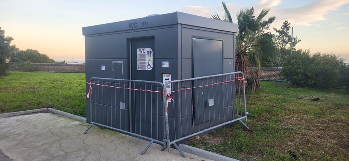 Sanremo: scassinato bagno pubblico sulla ciclabile, ladri portano via magro bottino Sanremo: scassinato bagno pubblico sulla ciclabile, ladri portano via magro bottino