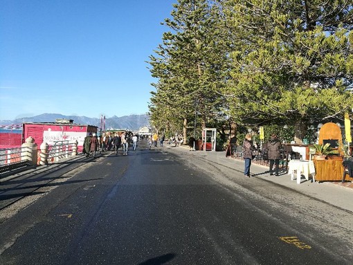 Bordighera: troppi cittadini sul lungomare Argentina, il Sindaco decide la chiusura a tutti i pedoni
