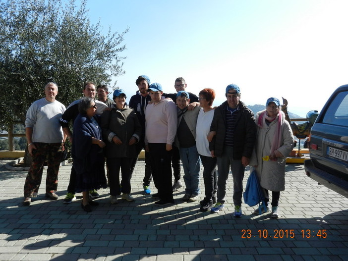 I ragazzi della Spes di Ventimiglia ospiti del canile Pluto's Residence di Bussana a Sanremo (foto)