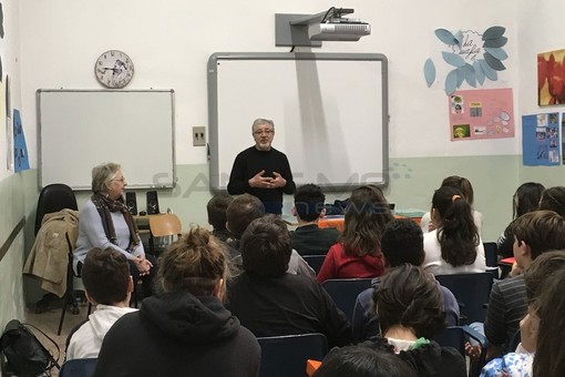 Taggia: i bambini della Scuola Ruffini a lezione di legalità con il testimone di giustizia Rocco Mangiardi