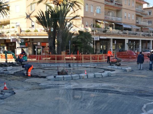 Bordighera: rotatoria di via Pasteur troppo scivolosa, la Giunta approva l’intervento sulla struttura per migliorarne la sicurezza
