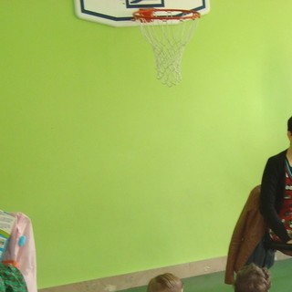 Sanremo: gli alunni della Scuola Primaria Dani Scaini e i piccoli di cinque anni di Villa Meglia hanno incontrato la scrittrice sanremese Melania D’Alessandro, autrice di “Sogni di Carta” Sanremo: gli alunni della Scuola Primaria Dani Scaini e i piccoli di cinque anni di Villa Meglia hanno incontrato la scrittrice sanremese Melania D’Alessandro, autrice di “Sogni di Carta”