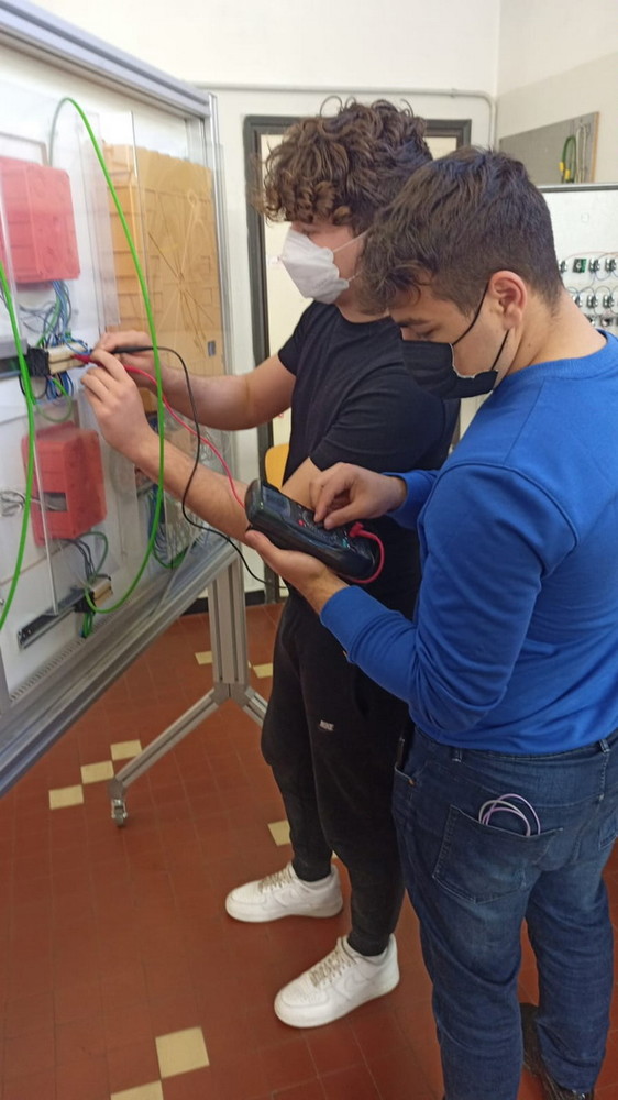 All’IIS G. Marconi non solo meccanica e motori: energie rinnovabili ed efficienza energetica al centro dei percorsi di impianti civili e industriali All’IIS G. Marconi non solo meccanica e motori: energie rinnovabili ed efficienza energetica al centro dei percorsi di impianti civili e industriali