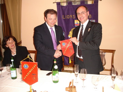 Ventimiglia: serata di ricordi durante l'ultimo incontro dei Lions