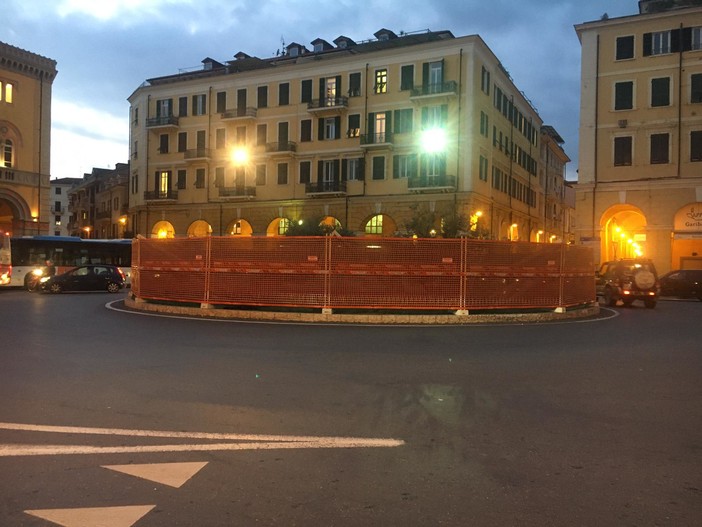 Imperia: partiti ieri i lavori di restyling della fontana di piazza Dante