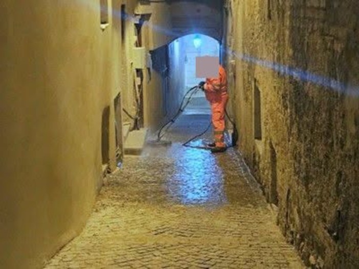 Dolceacqua, lavaggi straordinari dei vicoli del centro storico e del borgo Dolceacqua, lavaggi straordinari dei vicoli del centro storico e del borgo