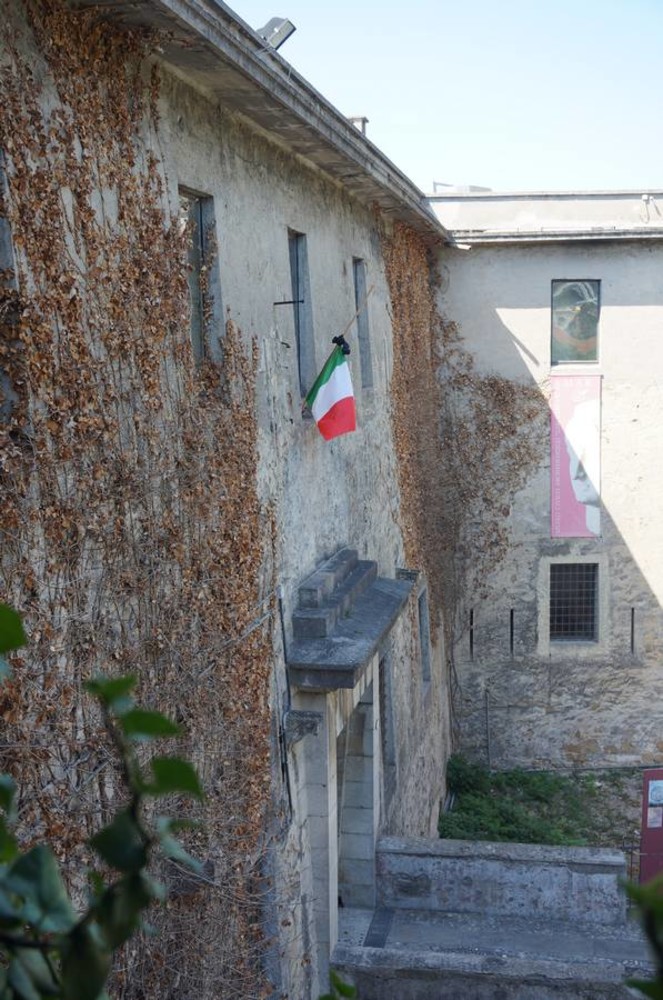 Ventimiglia: bandiere a lutto per Khaled al Asaad al Museo Civico Archeologico ‘Girolamo Rossi’