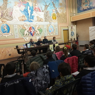 Diano Marina: martedì 19 dicembre alle ore 15 è stato presentato il libro per ragazzi di Marino Muratore ‘La scuola degli asini’