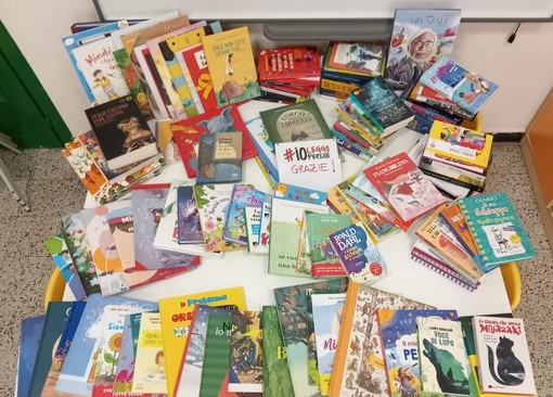 Vallecrosia, consegnati all'istituto Andrea Doria i libri raccolti con #ioleggoperché Vallecrosia, consegnati all'istituto Andrea Doria i libri raccolti con #ioleggoperché